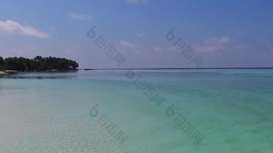 夏天旅游热带旅游海滩假期阿卡蓝色的水白色桑迪背景沙洲